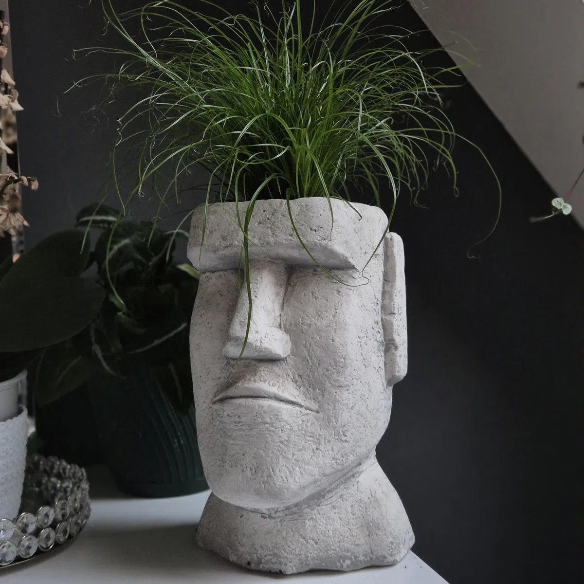 FABRIQ Moai figurka dekoracyjna do ogrodu, sztuczny kamień z doniczką, wysokość 26 cm, 6 kg, ręcznie malowana statuetka wysp wielkanocnych