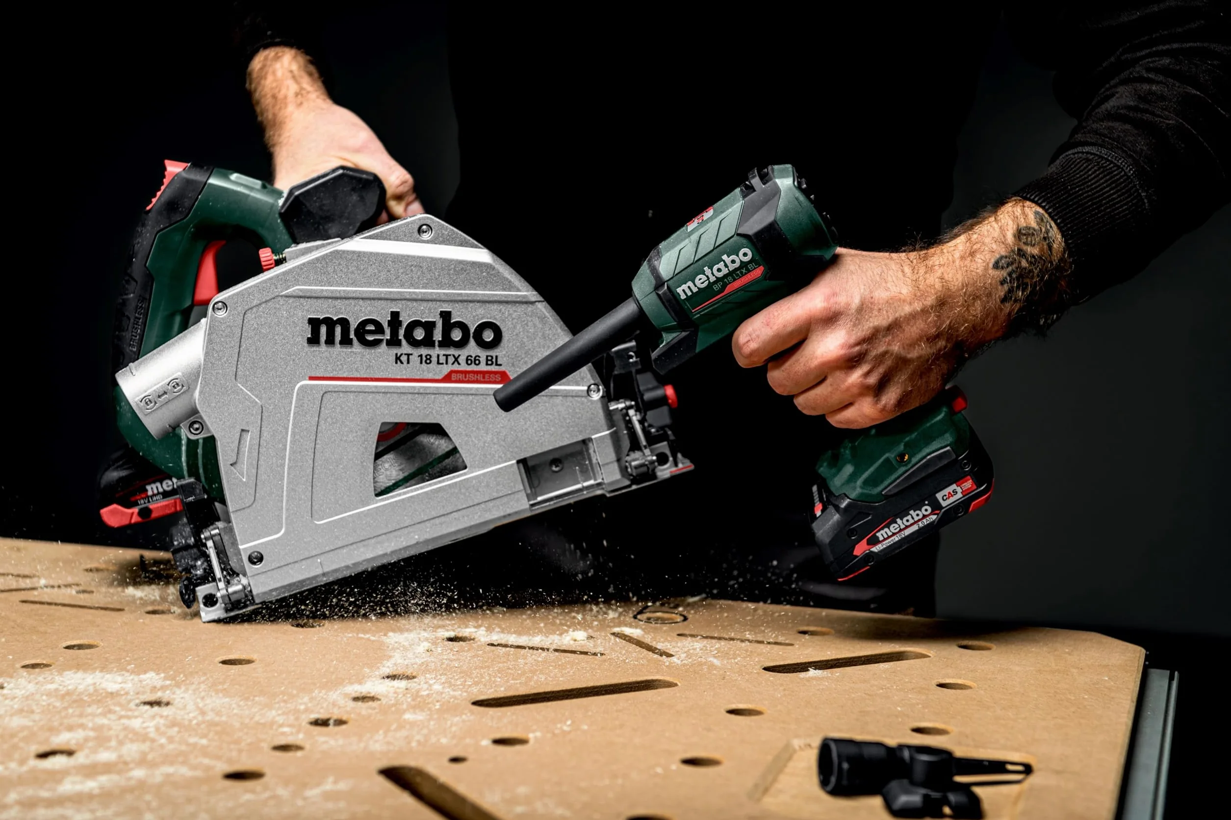 metabo Akumulatorowy pistolet do przedmuchu BP 18 LTX BL - 18 V, silnik bezszczotkowy, objętość powietrza 0,7 m³/min, prędkość powietrza 122 m/s, światło robocze LED, wszechstronne do czyszczenia