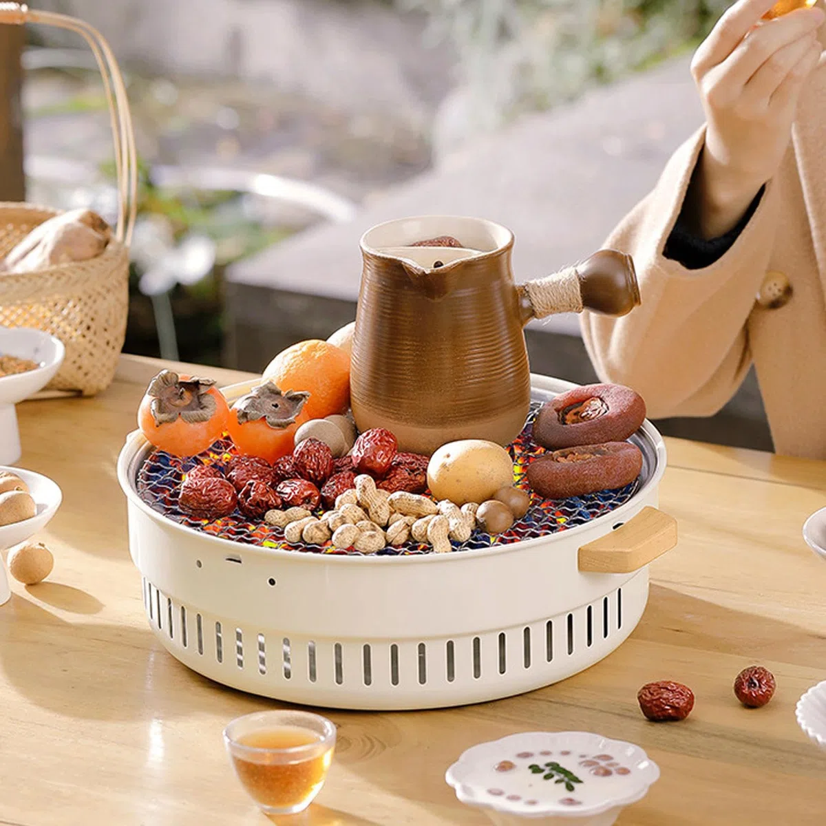 Przenośny 31.8 cm Chal koreański grill do użytku na zewnątrz i wewnątrz idealny do rodzinnych spotkań, grillowania mięsa i produktów do czyszczenia