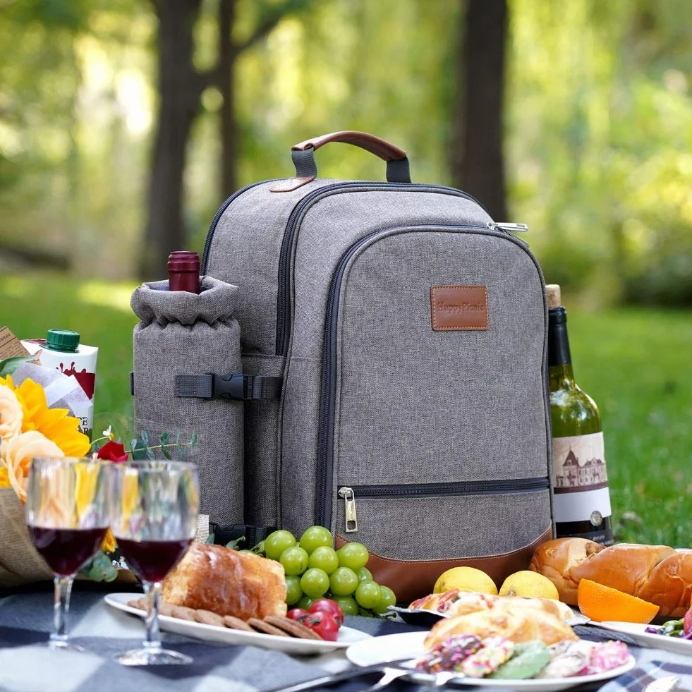 HappyPicnic Isolierter Picknickrucksack für 4 Personen mit komplettem Geschirr, geräumigem Kühlfach, Flaschenhaltern und großem wasserdichtem Picknick-Teppich