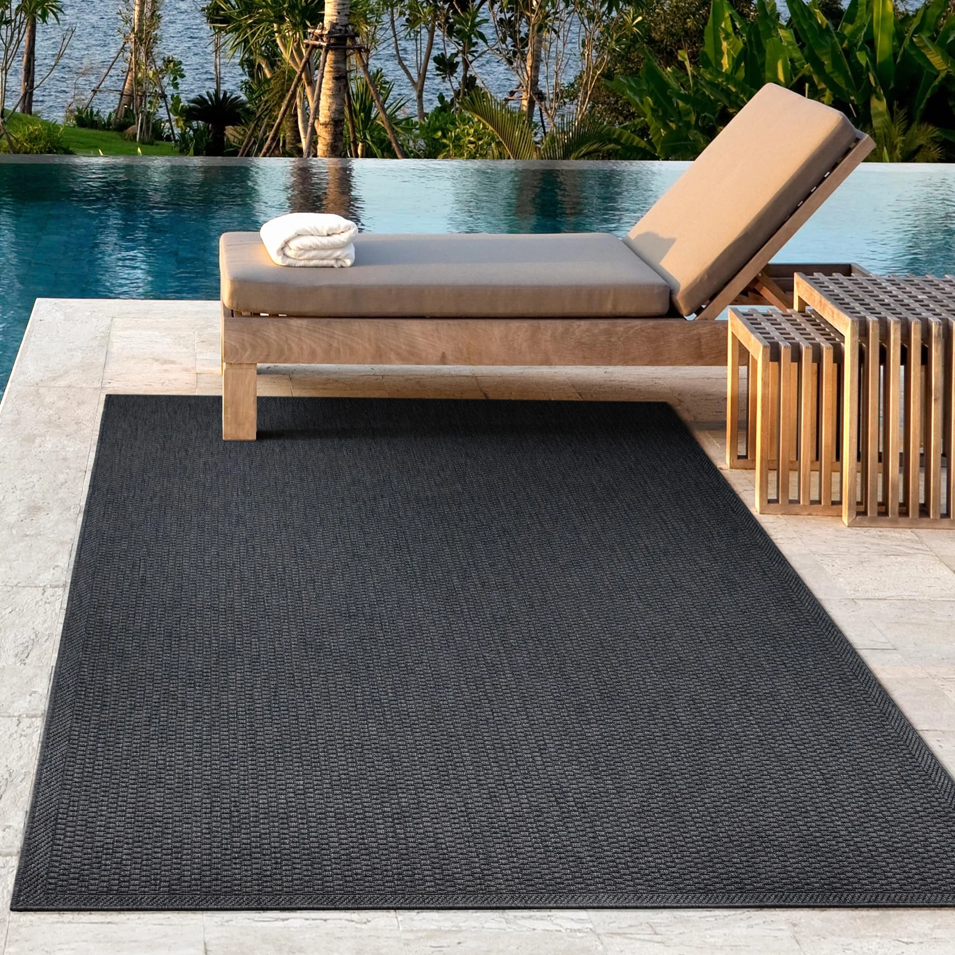 the carpet Toulouse, dywan do użytku wewnątrz i na zewnątrz, odporny na działanie warunków atmosferycznych, odporny na działanie promieni UV, wodoodporny, łatwy w pielęgnacji, trwały i wytrzymały