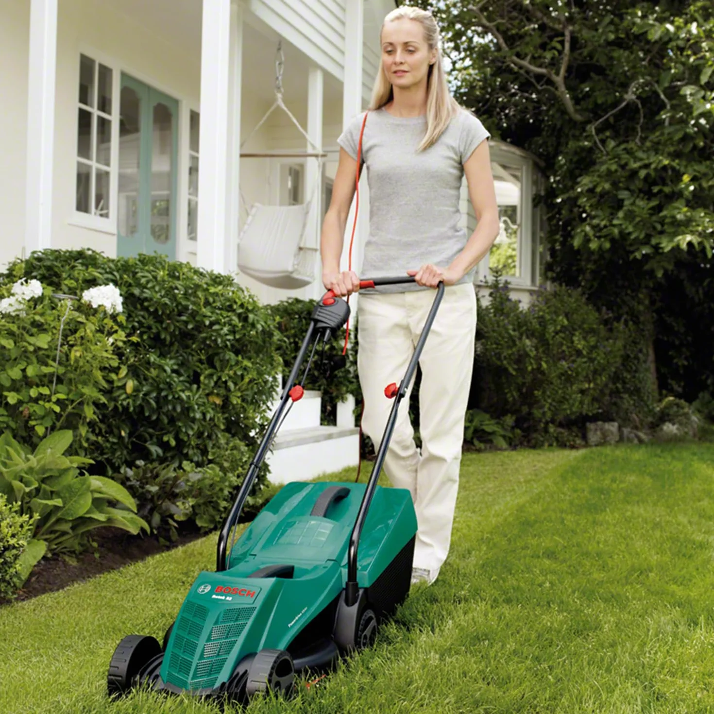 Bosch Home and Garden kosiarka Rotak 32 (1200 W, pojemnik na trawę 31 l, szerokość cięcia: 32 cm, wysokość cięcia: 20-60 mm, w kartonie)