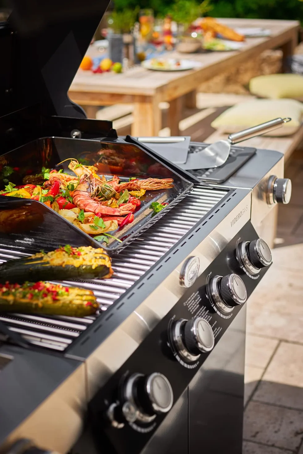 RÖSLE Plancha płyta grillowa, wysokiej jakości płyta grillowa z żeliwa emaliowanego porcelaną do mięsa, warzyw i małych kawałków grilla, bardzo wysoka krawędź, 47 x 36,5 cm