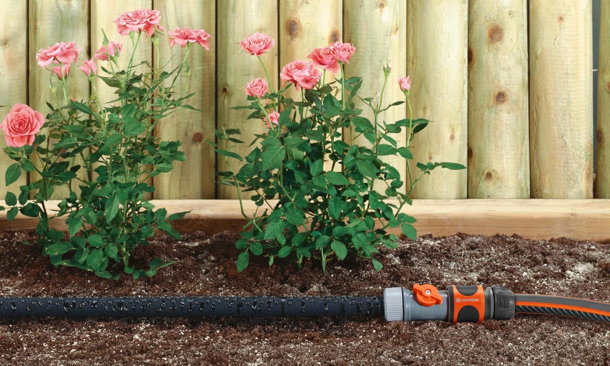 Gardena wąż nawadniający - zestaw do podłączenia: armatura do węża Gardena, złączka z zaworem regulacyjnym na początek węża i szybkozłączem ze stopem na końcu (1989-20)
