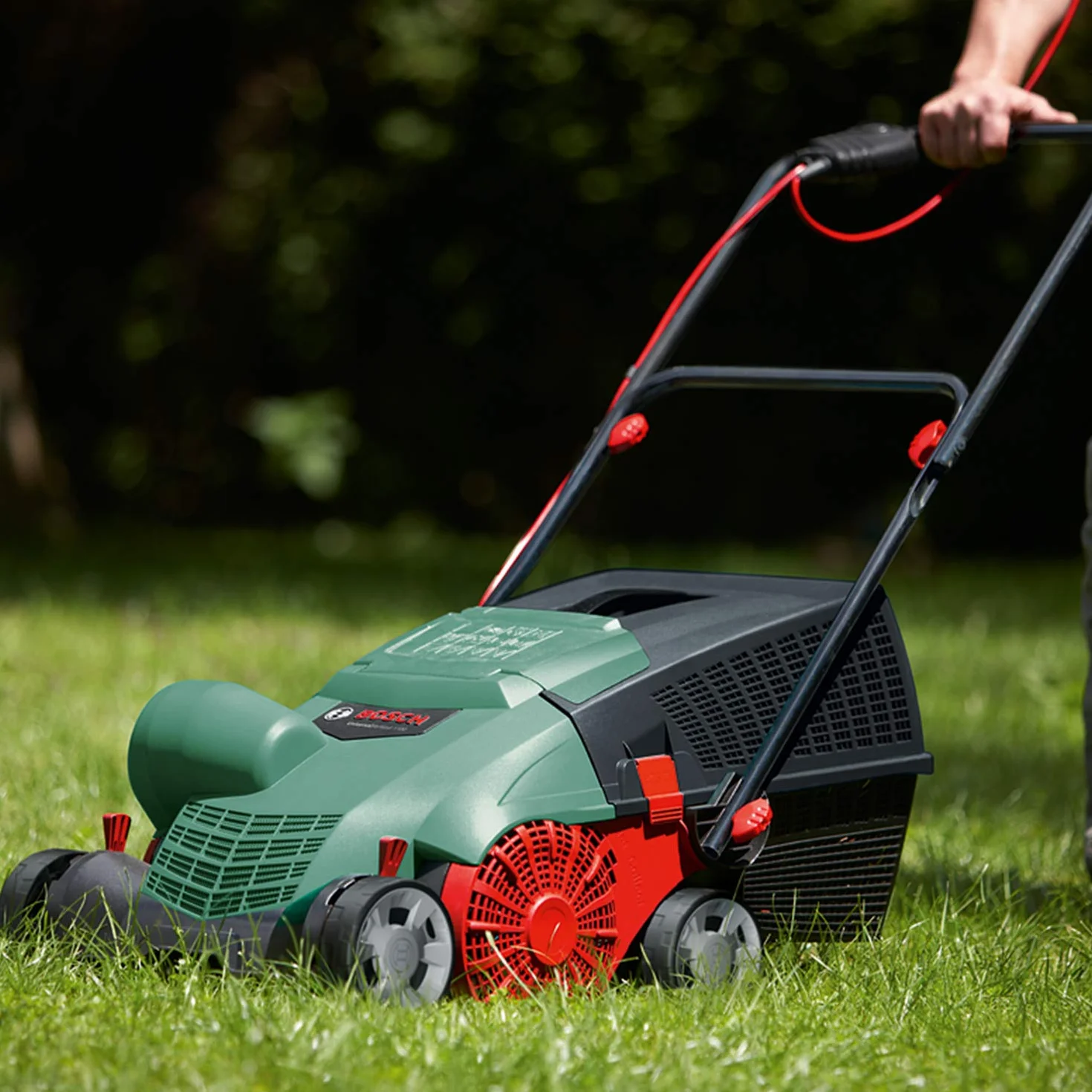 Bosch UniversalVerticut 1100 elektryczny wertykulator 1100 W 32 cm 50 l