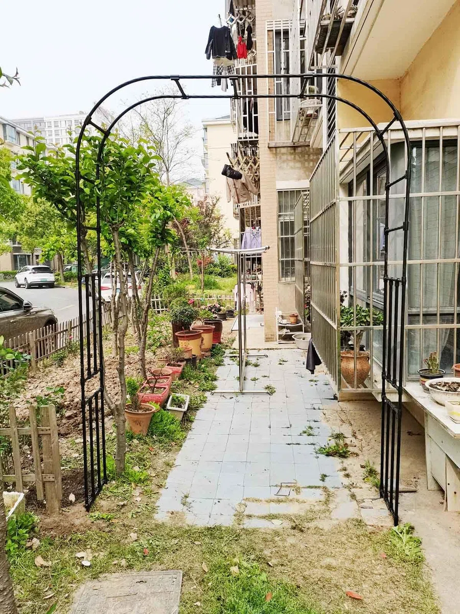 Metalowy łuk ogrodowy, 2,5 m, wytrzymały, różany łuk, krata, pergola, stojak na różane winorośle, pnączę, patio, altankę, stojak dekoracyjny (czarny, duży rozmiar)